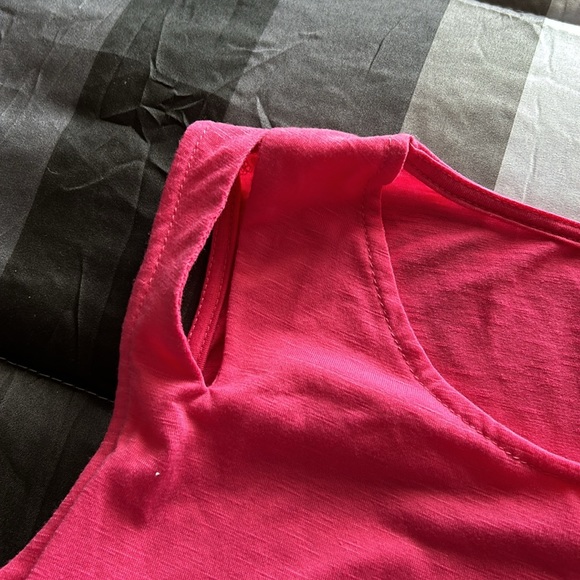 Hot pink short sleeve T Shirt - Picture 2 of 4